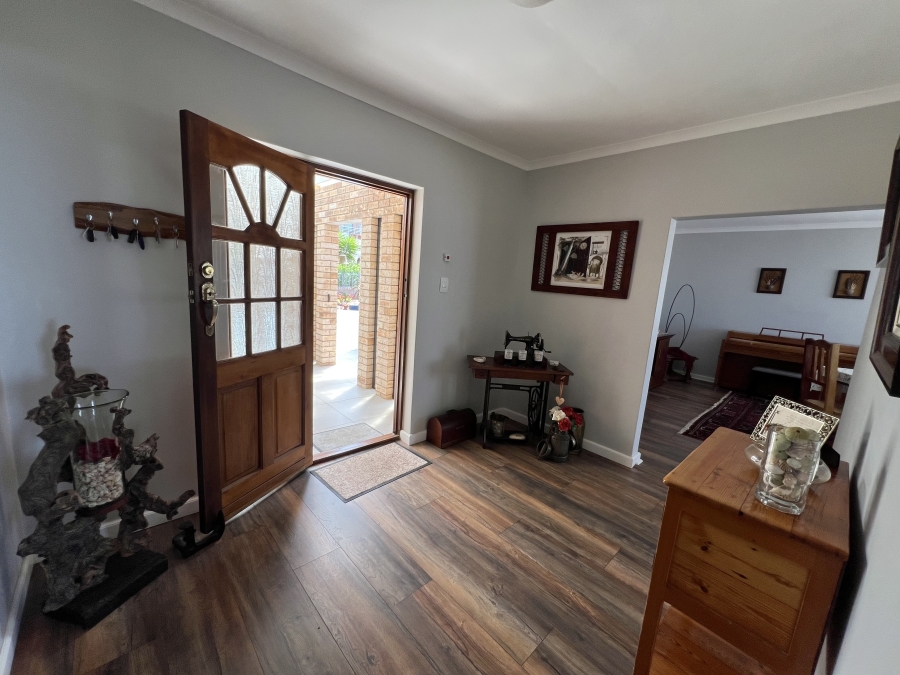 3 Bedroom Property for Sale in Wavecrest Eastern Cape